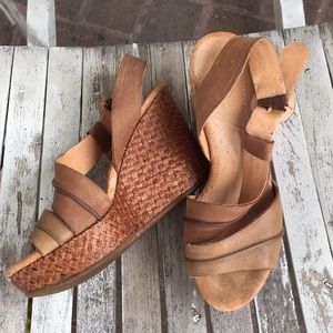 2/20 Naya Light Brown Wedge Sandals